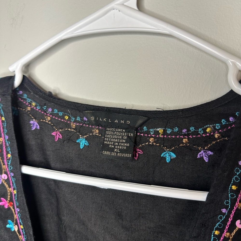 SilkLand Linen Black Blouse with Multicolor Embroidery Womens size X-LARGE - Picture 4 of 6